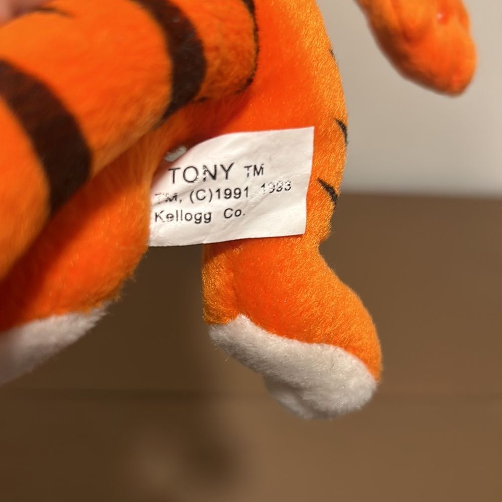 1991 vintage Kellogg’s Frosted Flakes Tony the Tiger 10” plush toy, It’s GREAT! - Picture 4 of 4